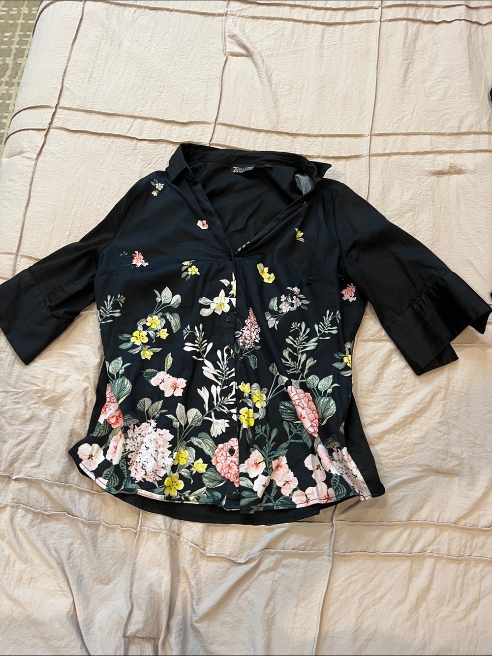 New York & Company Black Floral Button-Front Blouse